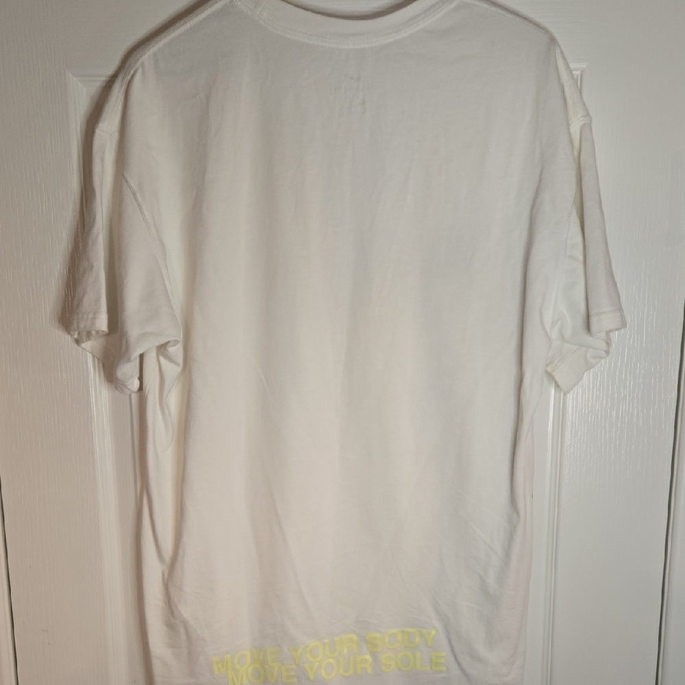 Nike World Tour White T-Shirt with Blue and Orange‎ Graphics - Picture 6 of 6